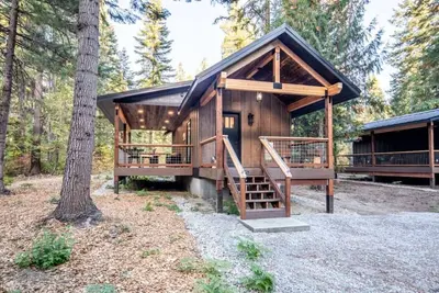 Image de \"Bear Den\" a Cozy 1 Bedroom tiny Cabin with Hot tub