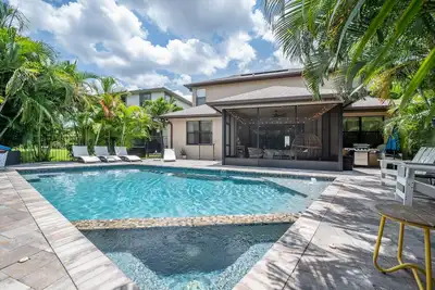 Image de Family home in gated community 4 mins from beach!