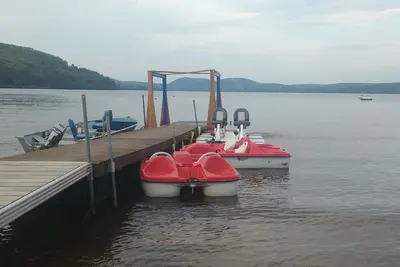 Image de Chalet, tout équipé. 1min pour arriver au lac aux sables.
