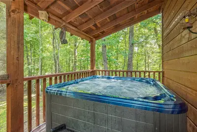 Image de April Deals! Hot Tub Retreat - Near Pkwy - Fast Wi-Fi