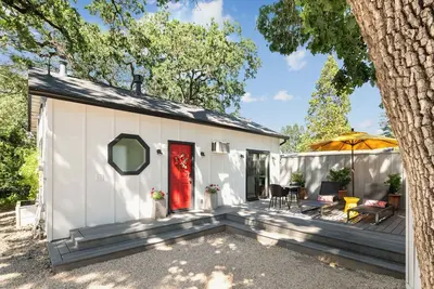 Image de Cute Downtown Saint Helena Wine Country Cottage!