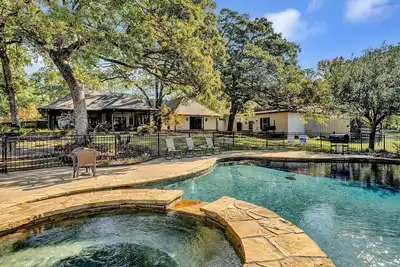 Image de Piece of Paradise: Pool, Pickleball, Pond, Privacy