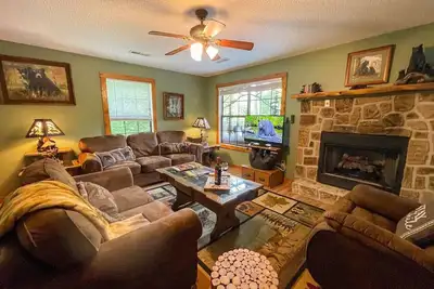 Image de Hot Tub Oasis: Panoramic Mtn Views + Pet‑Friendly