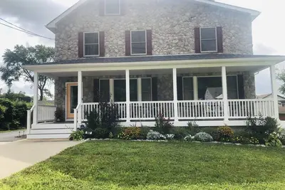 100% Smoke Free Bed & Breakfast Hot Breakfast Included!