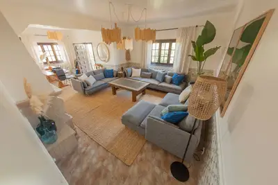 Image de 2 Storey House/Apartment with Seaview balcony and Sun terrace