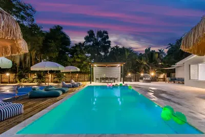 Image de Boho Villa | Canal View | Sand Volleyball | Cinema