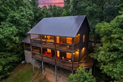 Image de Dog Friendly-Private-Hot Tub-Pool Table-Treetop View-King Bed-Fp-Easy Drive