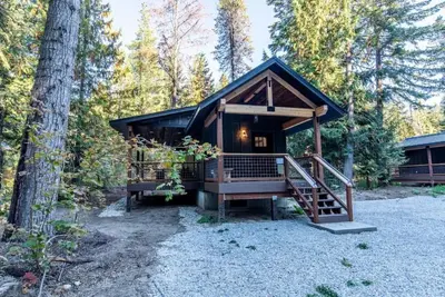 \"Tall Pines\" a cozy 1 bedroom Tiny Cabin