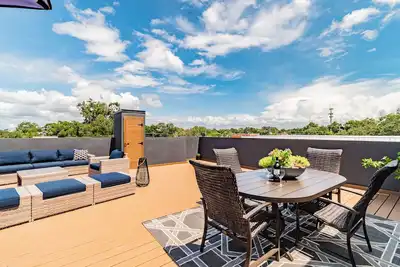 Image de Tampa's LuxuryVIP Rooftop Townhome