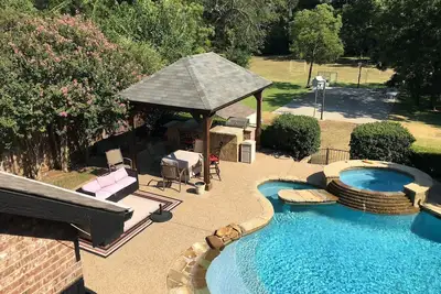 Image de Family-Corporate Playground Property- 10 minutes from Dfw Airport-home on 1 acre