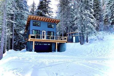 Image de Custom Cabin: Great location, Hot Tub, & more!