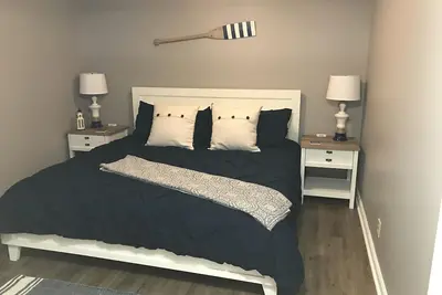 Image de Spacious two bedroom get away. Full kitchen with all supplies. 75 in tv…