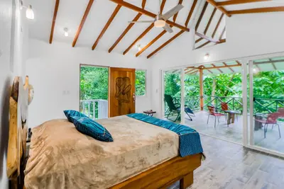 Private Off Grid Jungle Bungalow, Natural Pools, Shared Pool & Trails