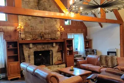 Image de Spacious Lake Harmony Rustic Home. Month & Seasonal rates