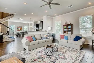 Image de Luxurious Townhome in the Museum/Medical District + Backyard!