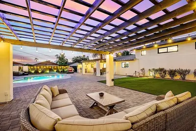 Image de Resort-Style Home w/ Private Heated Pool-Old Town