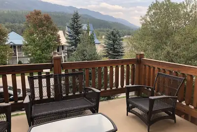 Image de Fernie 3 Bed Condo with vaulted ceilings and Deck