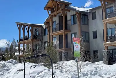 Image de Brand New Condo Near Winter Park - Free Shuttle To Ski Resort- Private Hot Tub