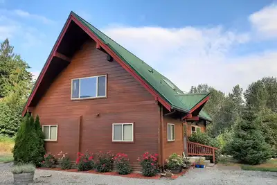 Image de Lovely A-frame Cabin Style Home along the Skagit River