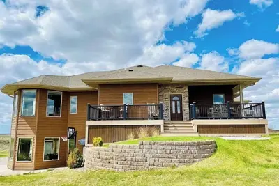 Image de Large Bayside Golf Course home with Lake Views.