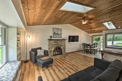 Image de Lake Nagawicka Home - 2 Blocks to Boat Launch
