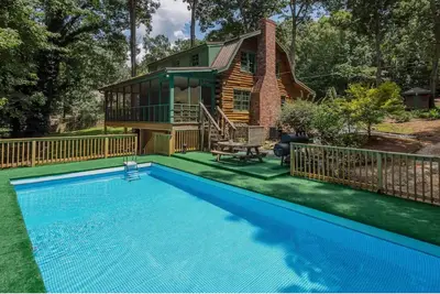 Image de Atlanta Getaway 4-Br Cabin W/Swimming Pool, Hot Tub, Game Room, High-Speed WiFi