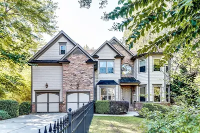 Image de 6 Bdrm, 5. 5Bath Brookhaven home. Sleeps 12 with pool and Family friendly. Fenced