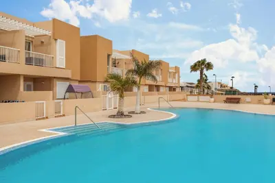 Image de Appartement El Porís avec vue sur mer, piscine partagée, jardin et Wi-Fi