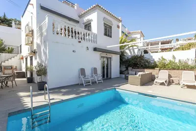 Image de Villa \"La Casita Burriana Nerja\" près de la plage avec piscine et Wi-Fi