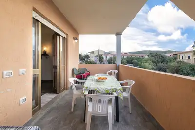 Image de Appartement Veranda Vista Mare Isola Rossa à côté de la plage avec vue sur mer et terrasse