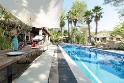 Image de Villa Palmeras Sitges Hills avec piscine et Wi-Fi. Animaux domestiques admis