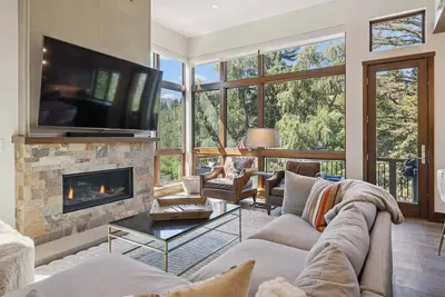 Image de Riverfront Townhome 15 - 4 Bedroom Residence