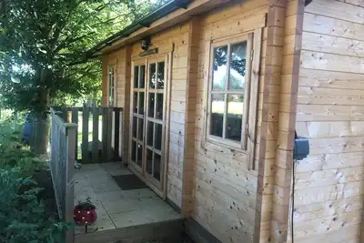 Peaceful, cosy log cabin, Norfolk Broads village