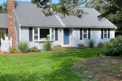 Image de Adorable updated Cape in East Orleans!