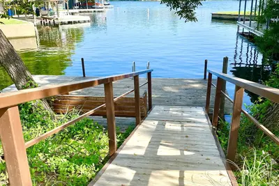 Image de Bedford Haven- Dog Friendly Home w/ Lake Access