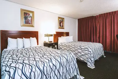 Image de Sky-Palace Inn & Suites Wichita East - Comfort Suite 2 Queen Bed Ns Oversized