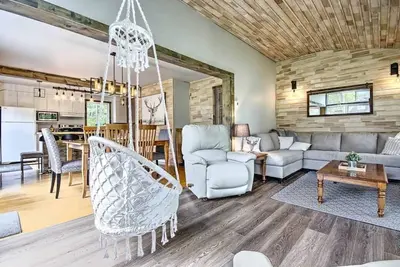 Image de Chalet Blanc /Bord de l'eau navigable ( kayak, paddle board ) spa activitees