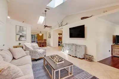 Image de Coastal Classy | 5-min walk to quiet beach