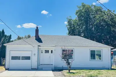 Image de Beautifully Renovated 2 bedroom/1 bath Cottage-Like Hideaway!