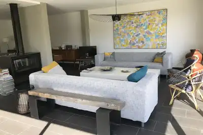 Image de Maison d'architecte sur grand terrain paysager Ă 2 pas des plages