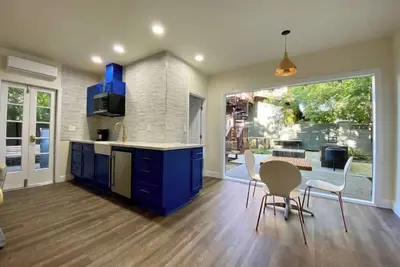 Image de Stylist studio on Van Ness in the tower district