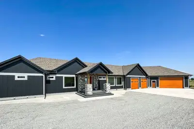 Image de The \"Deckhouse\" Lakehouse Estate at Lake Mac