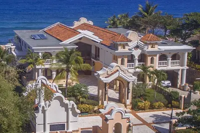 Image de Oceanfront Private 10 Bedroom Villa perfect Wedding/ family/ friends reunions,