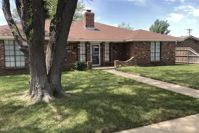 Image de Large Home - close to everything! Over 2200 sq ft. Ev Charger