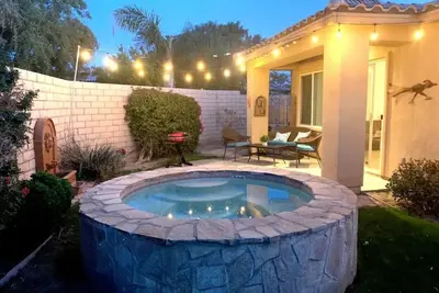 Pacino  · Beautiful Desert Getaway! *Private Spa/Pools/Games*
