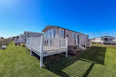 Image de Beautiful 6 berth caravan with full sea views for hire in Suffolk ref 68004cr