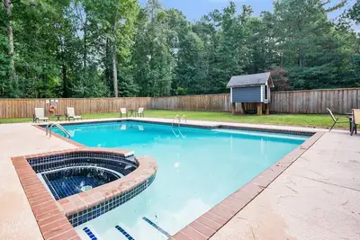 Image de ✩Family Getaway ✩Pool ✩  Hot tub ✩ Pet Friendly ✩Sleeps 10