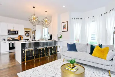 Image de \nBoston Luxury Home, Free parking, 5 mins to the Casino, 10 minutes to airport.