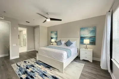 Image de Luxury 2b2b Apt Near Convention Center, Universal