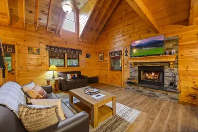 Image de Springtime Specials! Secluded Log Cabin-New Hot Tub-Wrap Around Porch